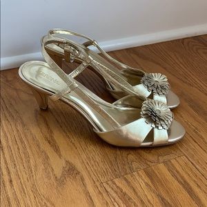 Super cute Merona gold shoes size 9.5